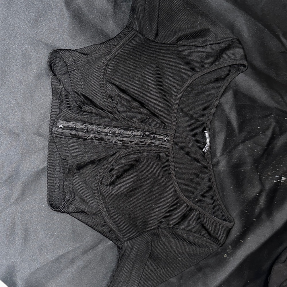 This is a black long sleeve crop top size small but fits as medium.